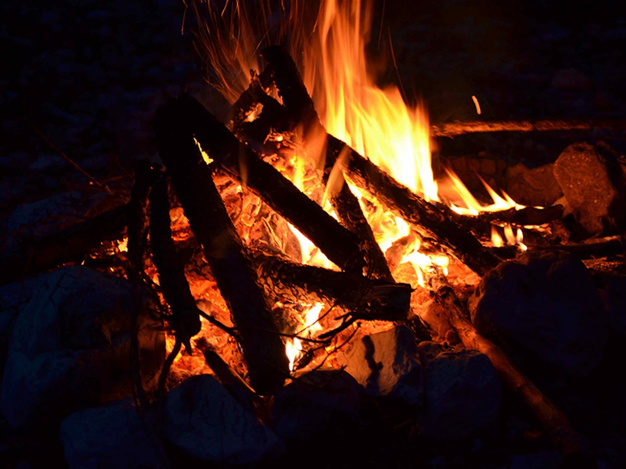 Bild zu 23-0150-01: Nächte im Freien & Feuerzauber