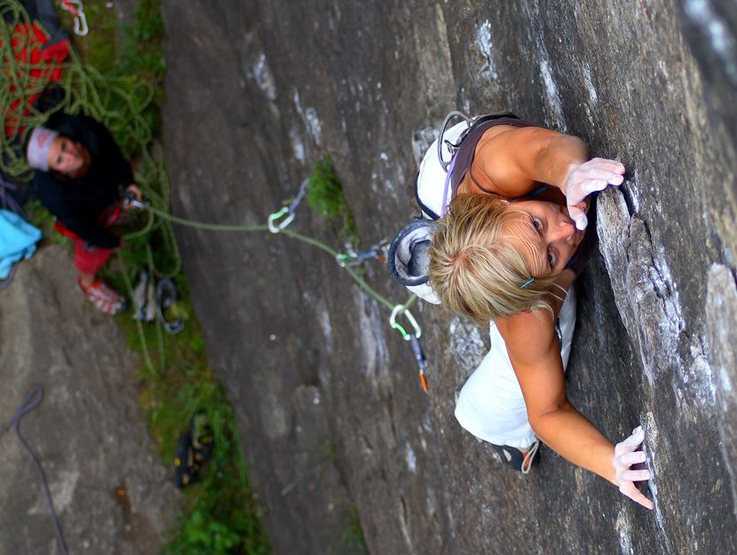 Frauenpower im steilen Fels (Foto: Schwaiger)